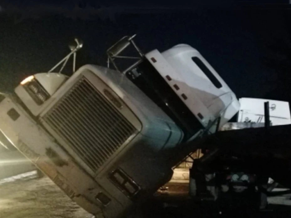 Volcadura de tráiler.