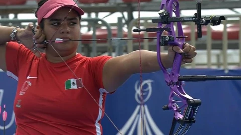 Andrea Becerra se lleva Oro en la final de tiro con arco