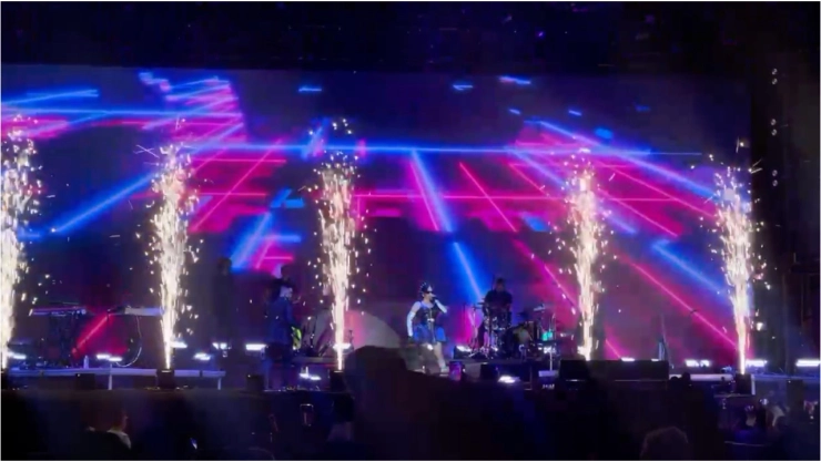 VIDEO_ ¡Espectacular! Así se vive el concierto de Belanova en el Foro de las Estrellas de la Feria