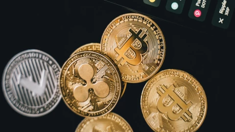 De Bitcoin a XRP: Las 6 criptomonedas más populares y su valor en el mercado. En la imagen se observan a las monedas más fuertes de los últimos años en el Mercado Cripto; BTC, XRP y ETH