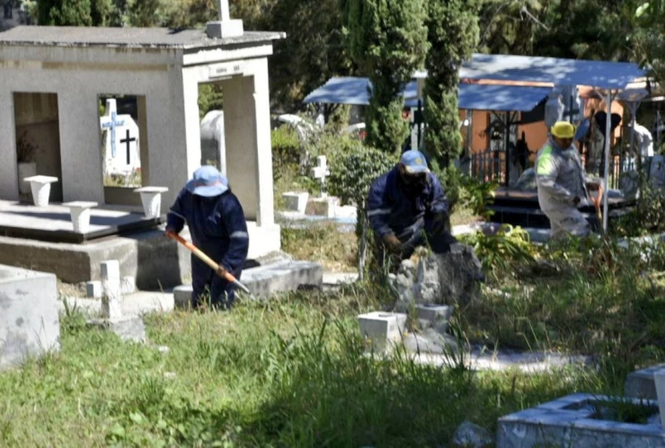 Ejecuciones y extracción de restos óseos, la inseguridad en panteones