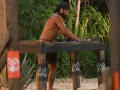 Ese cuchillo les servirá para cortar un par de cuerdas.