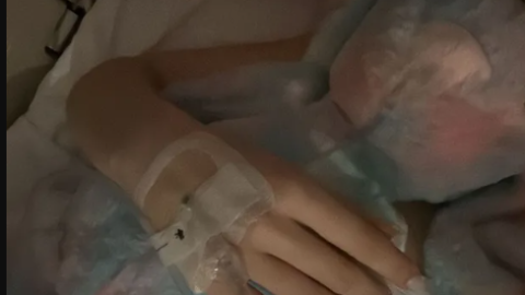 Hospitalizan de emergencia a Belinda y CANCELA su próximo concierto; ¿qué le pasó?