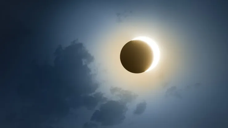 Formas para ver el eclipse solar de manera segura el 8 de abril del 2024