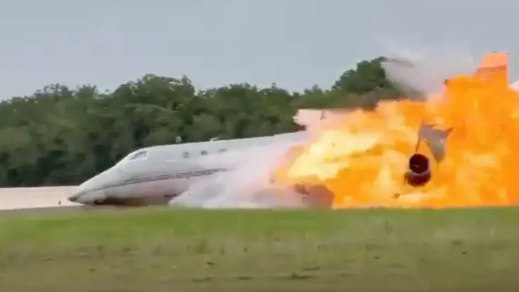 Así fue el impactante accidente de avión en el aeropuerto La Romana que provocó un fuerte incendio y la muerte de dos personas.jpg