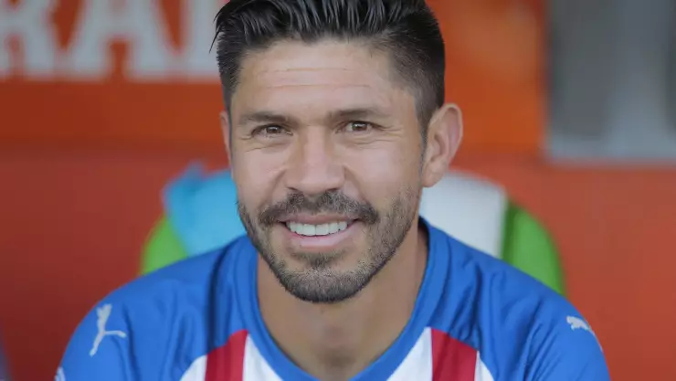 Oribe Peralta con la playera de Chivas