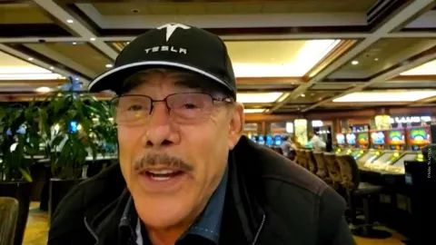 Papá de Jenni Rivera revela que esconde objetos muy valiosos de su hija.