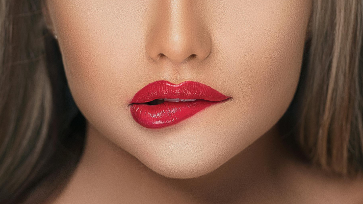 Cómo maquillar el arco de cupido para lucir uno labios carnosos