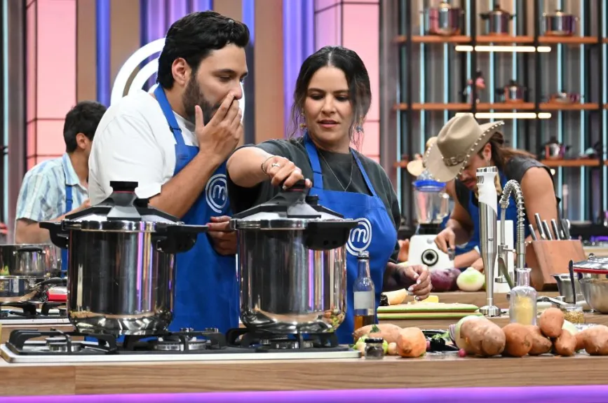 Litzy y Paco de Miguel cocinaban y chismeaban al mismo tiempo.