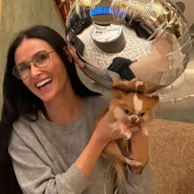 Demi Moore sorprende con emotivo discurso Golden Globes