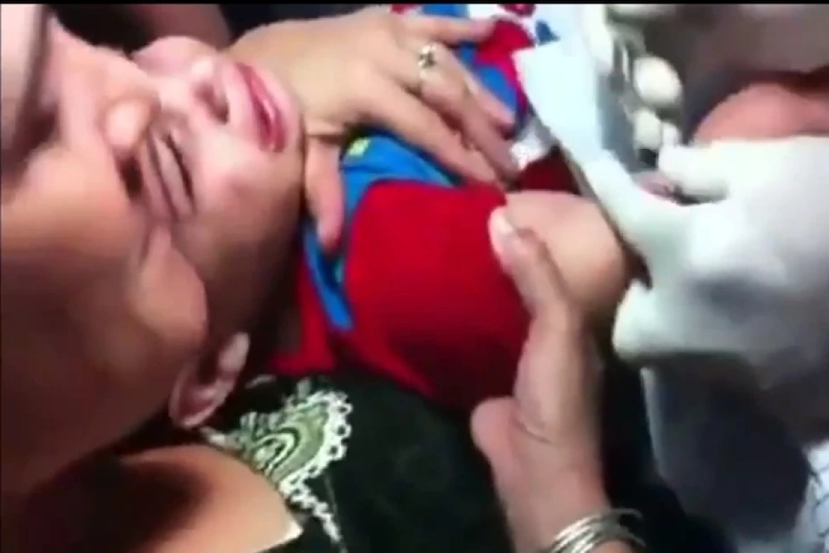 Tatuó a su hijo de 3 años