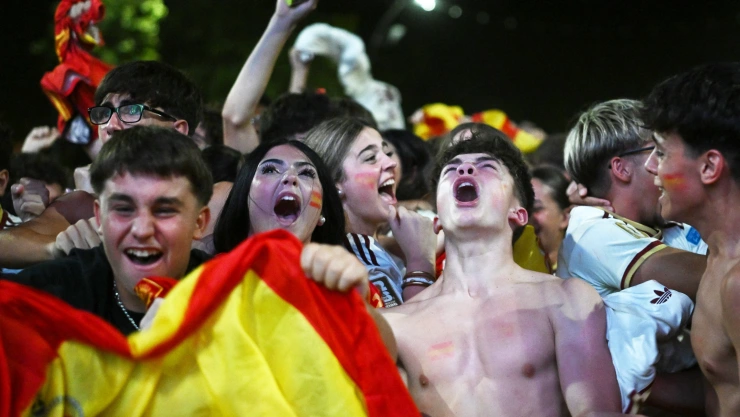 Afición de España celebra el campeonato del mundo tras vencer a Argentina