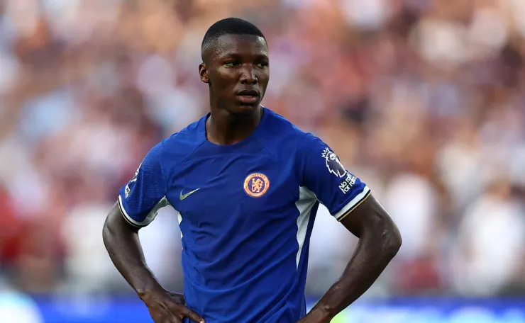 Moisés Caicedo con la camiseta del Chelsea