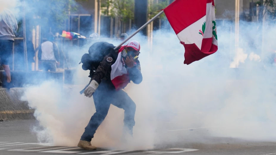 Simpatizante de Pedro Castillo se manifiesta por su detención.