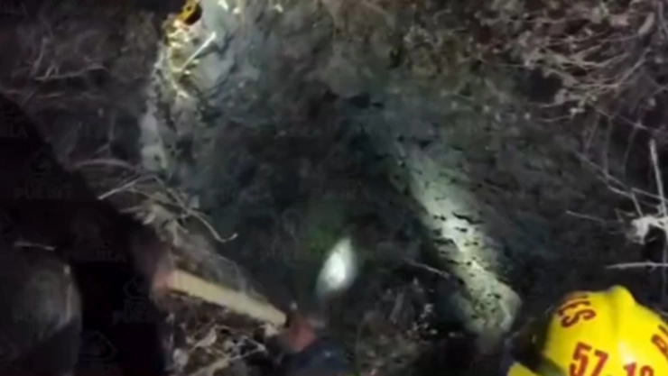 Abuelito intentó sofocar incendio y cayó a un POZO en Atlixco