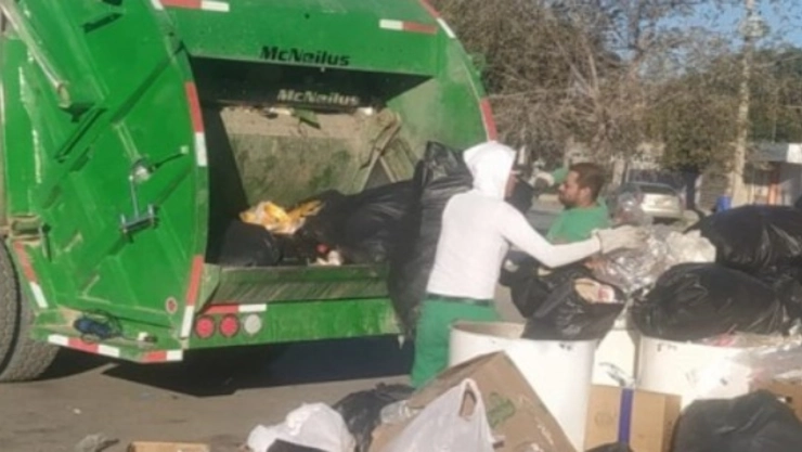 Hallan cuerpo de bebé sin vida en camión recolector de basura en Escobedo, NL.