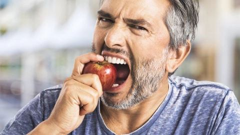 Las manzanas contiene propiedades que pueden calmar el dolor de estómago en poco tiempo