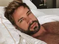 William Levy en la cama descansando..jpg