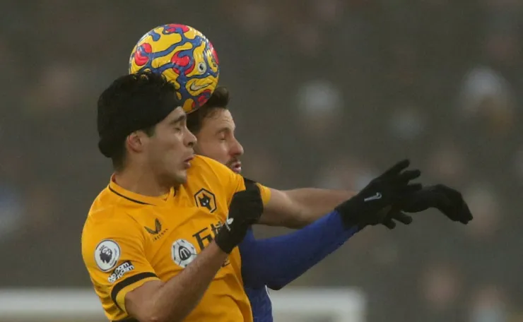 Raúl Jiménez ante el Chelsea