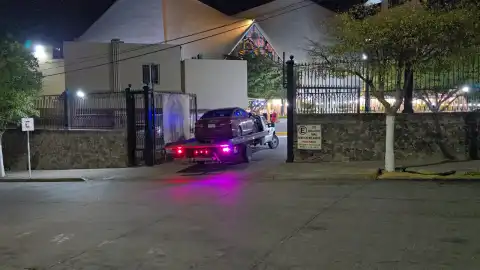 Retiran carro hallado con cuerpos en La Lomita