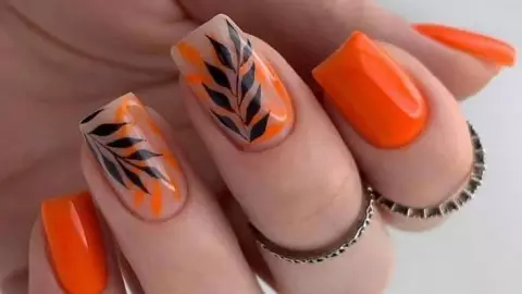 Uñas naranjas marzo 2025