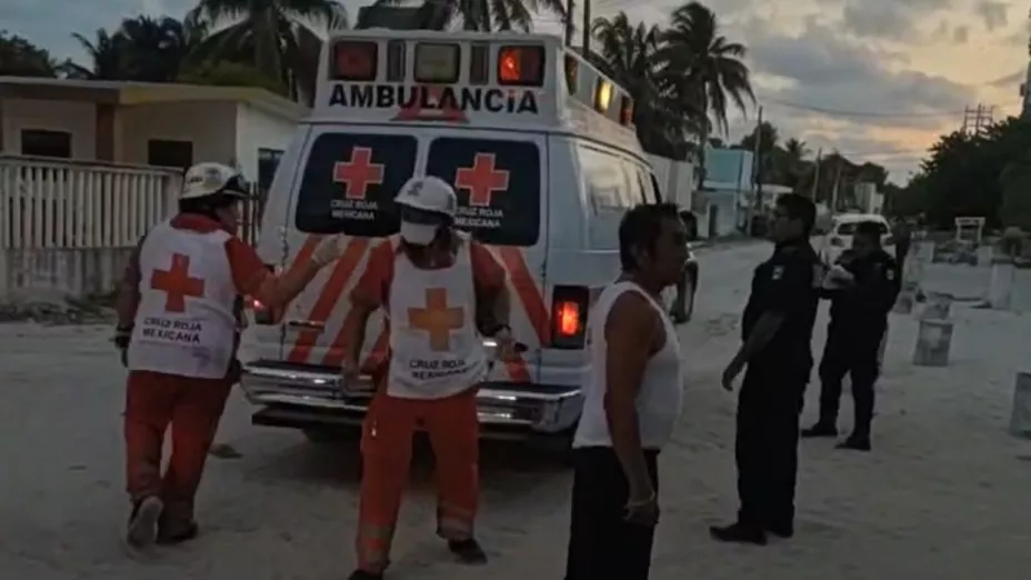 Pareja es salvada de morir ahogados en Chelem