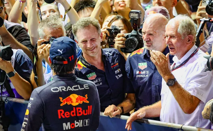 Christian Horner y Checo Pérez