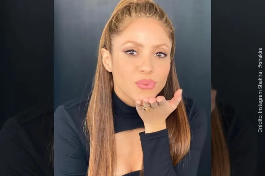 Shakira cabello amarrado.jpg