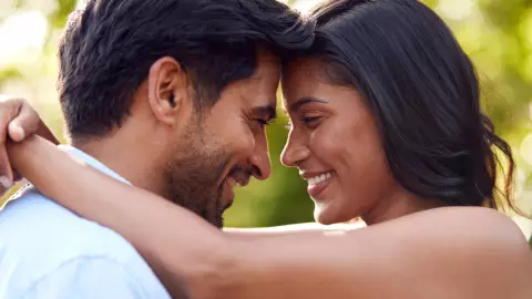 ¿Cuántos años le debo de llevar a mi pareja para una larga relación?