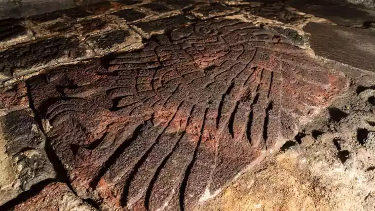 bajo relieve águila inah.jpg