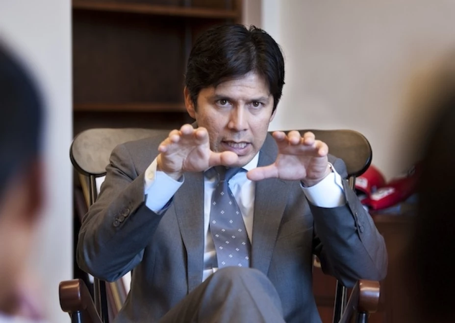 Kevin de León, senador de EUA. (Foto: Internet)