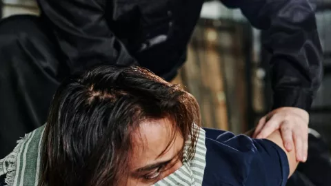 Detenido en Riviera Beach tras estrellar su auto contra una casa; policía asegura 14 armas