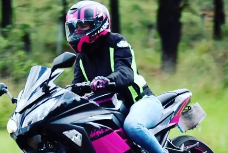 Mujeres en motocicleta