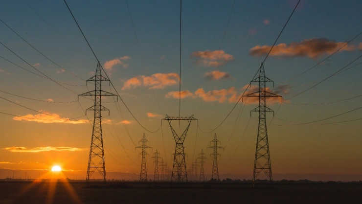 Torres de distribución de energía eléctrica.