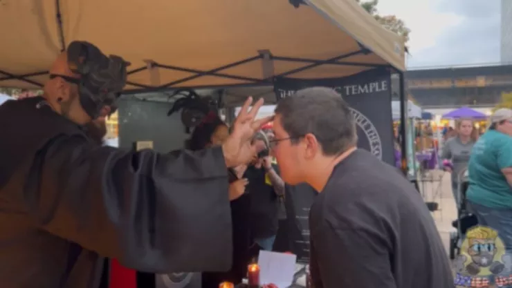 Grupo satánico desbautizan católicos