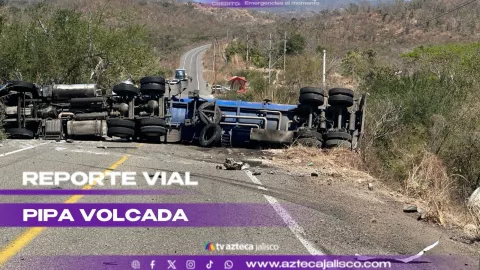 Reportan volcadura de una pipa en la carretera 200 rumbo a Tomatlán; cierran la circulación