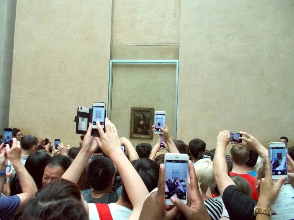 gente tomando foto de la gioconda
