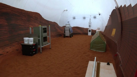 NASA prepara misión a Marte; durante un año entrenará a los tripulantes en un hábitat simulado.