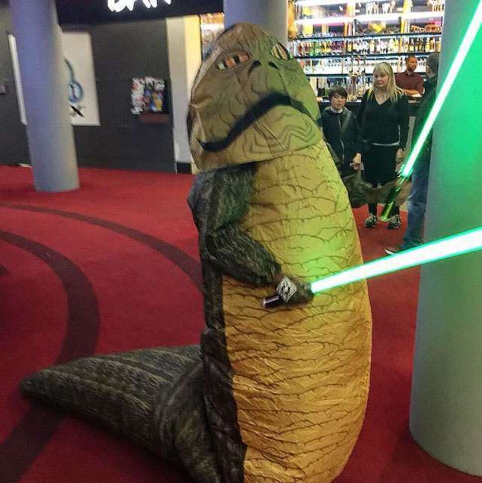 Cara Delevingne vestida como Jabba The Hut