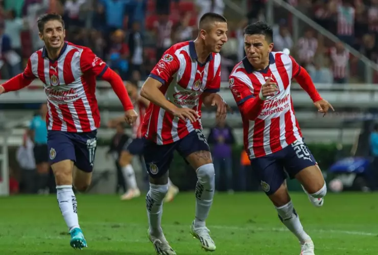 Chivas se desquita con el Atlas y golea en el Clásico Tapatío