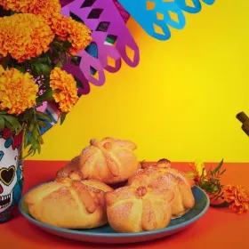 Ideas DIY 3 recetas de bebidas tradicionales para acompañar el pan y brindar en familia este Día de Muertos.jpg