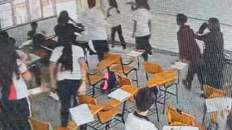 Video de estudiante apuñala a su maestra en salón de clases en Ramos Arizpe, Coahuila