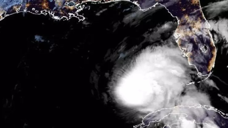 un mapa conceptual del huracán Rafael que transita por el estado de Florida