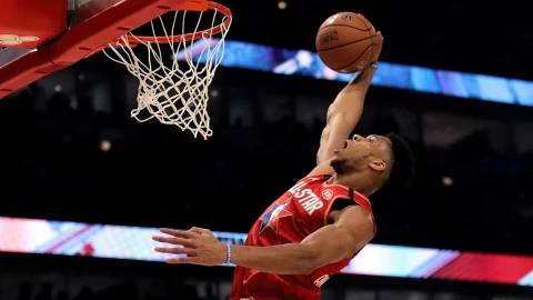 ¡Giannis Antetokounmpo busca ser el MVP del partido!