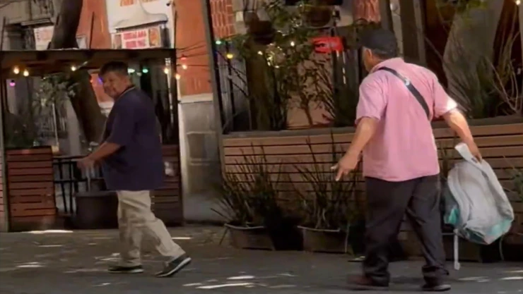 Riña es captada en VIDEO en Centro de Puebla 