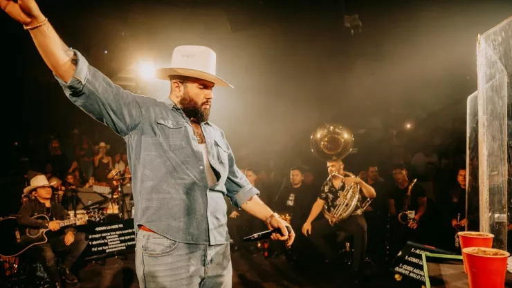 carin león en querétaro.jpg