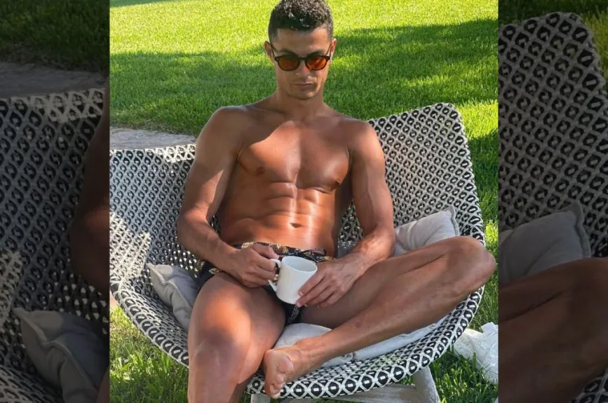 Cristiano Ronaldo tomando café.jpg