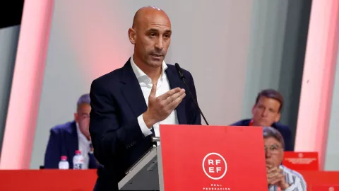 Luis Rubiales se negó a dimitir como presidente de la RFEF tras dar un beso sin consentimiento a Jennifer Hermoso