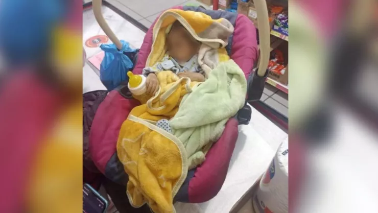 Bebé abandonada en tienda de abarrotes