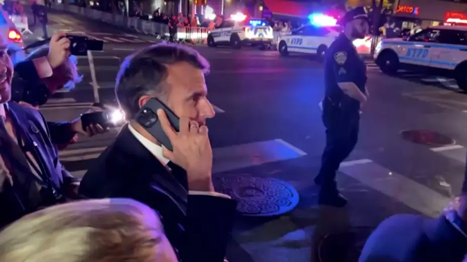 macron-llama-trump-desde-calle-nueva-york-varado-caravana